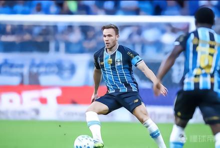 斯基拉：格雷米奥将向尤文报价以买断阿图尔，球员协议已达成